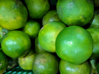 66 delicious oranges ready to eat