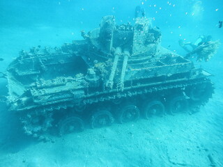 Carro armato immerso ad Aqaba © paolavanzin
