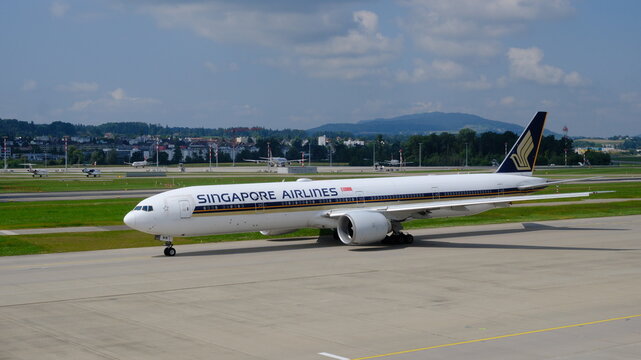 Singapore Airlines Boeing 777 300 taxying at Zurich ZRH airport, Switzerland