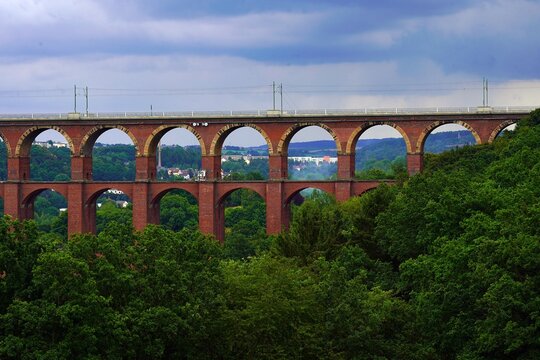 G&ouml;ltzschtalbr&uuml;cke - największy ceglany most przechodzący nad rzeką G&ouml;ltzsch w pobliżu miasta Netzschkau w Saksonii