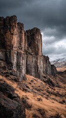 Obraz premium Dramatic rock face against a stormy sky