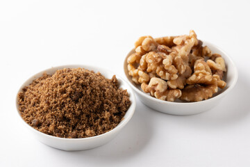 黒砂糖とクルミ