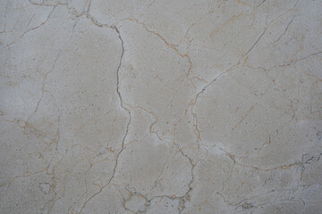 Textura de mármol beige con vetas finas y grietas naturales