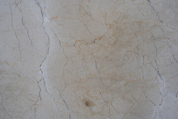 Naklejka premium Textura de mármol beige con vetas y grietas naturales
