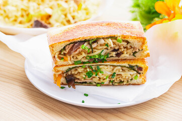 塩焼きそばのホットサンド