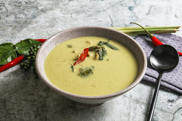 Thai green chicken curry with coconut