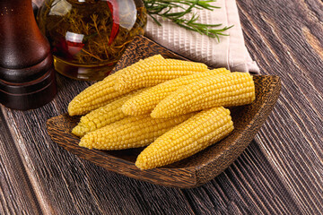 Canned baby mini corn cob