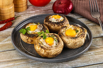 Baked champignon with quail egg