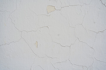 Textura de pared blanca con grietas y pintura deteriorada © Manuela