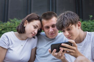 Fototapeta premium young couple using tablet computer