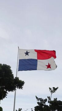 Bandera de Panama en cinta costera