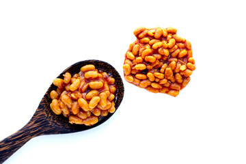 Baked beans in tomato sauce