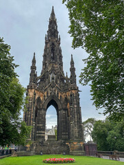 Obraz premium Scott Monument in Edinburgh, Scotland – Iconic Gothic Architecture and Historic Landmark, National Heritage Site, Cultural Monument, and Famous Scottish Tourist Attraction in the City Gardens