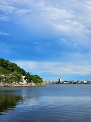 Cidade à beira do mar