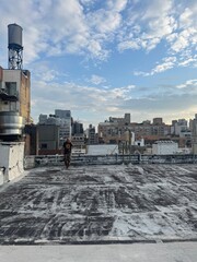Obraz premium Young man on city roof at dusk