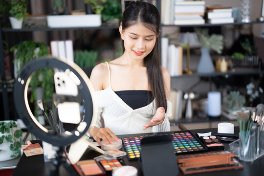 beauty blogger Young Asian girl makeup artist Professional Woman blogger vlogger is showing cosmetics products with recording video Beauty influencer asian girl video online marketing live streaming