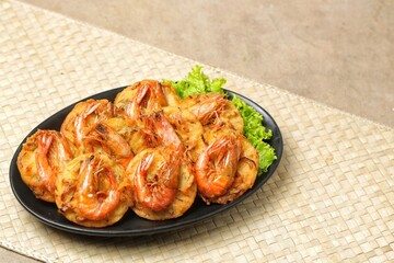 Bakwan Udang, ote-ote containing shrimp and vegetables is fried crispy with whole shrimp topping. Crispy and delicious to enjoy warm