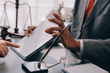 Lawyer explained to the client about the law that must be brought against the court case.