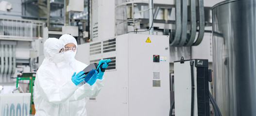 factory, tablet, engineer, semiconductor, silicon wafer, dx, digital transformation, manufacturing, inspection, machine, equipment, monozukuri, semiconductor factory, silicon, woman, sic, wafer, circu