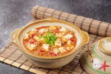 Mapo Tofu or Mapo Doufu is a typical Sichuan dish that is famous for its combination of soft tofu, minced meat and typical spicy spices such as doubanjiang and Sichuan pepper