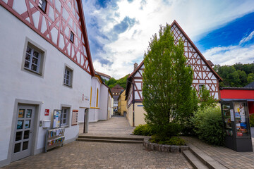 Obraz premium Fachwerkhäuser in der Stadt Waischenfeld in der Fränkischen Schweiz 1