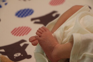 生後間もない赤ちゃんの足
