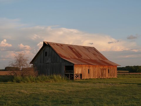 Wooden Structure Under a Sky with Soft Light, Featuring Textural Elements.