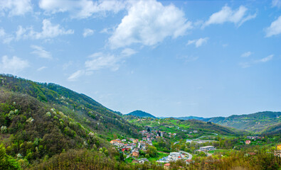 Tuscany&rsquo;s charming hilly countryside in Italy