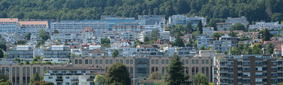 Dicht besiedelte Immobilien &Uuml;berbauungen im Bezirk Horgen im Kanton Z&uuml;rich in der Schweiz