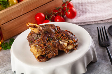 Baked lamb leg with spices