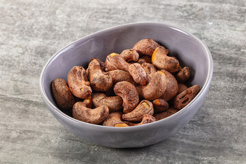 Unpeeled cashew nuts in the bowl