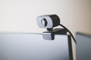 concetti sulle videoconferenze online, sul fare una videochiamata o una riunione dal computer per...