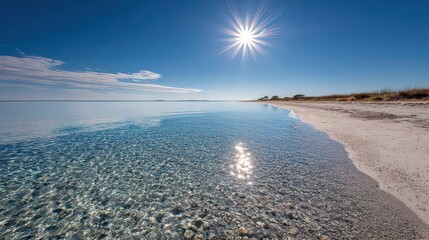Obraz premium Sunny Beach Panorama With Sparkling Water Reflections