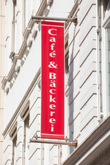 Schild Cafe und Bäckerei an einer Hausfassade, Hamburg, Deutschland