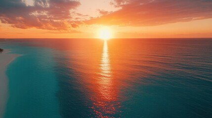 Obraz premium Sunset Over Ocean Beach Paradise.