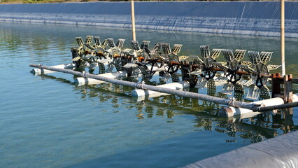 Mechanical paddlewheel aerator in aquaculture pond
