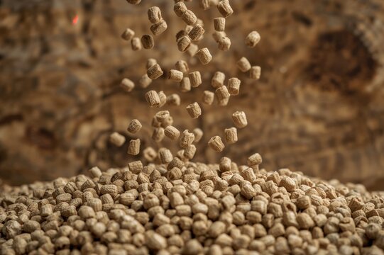 Dropping feed pellets