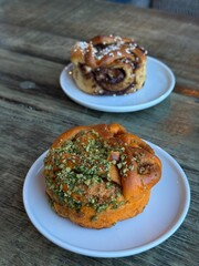 pumpkin pie and cinnamon roll