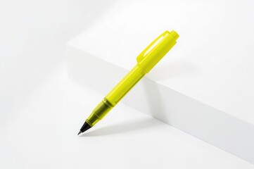 Fototapeta premium Yellow marker pen with clipping path on a white backdrop
