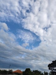 Obraz premium Wide sky with dramatic cumulus clouds