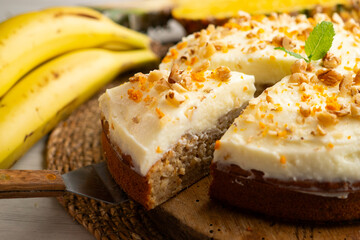 Hummingbird cake is a banana and pineapple-based cake typical of the cuisine of the southern United States.