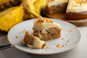 Hummingbird cake is a banana and pineapple-based cake typical of the cuisine of the southern United States.