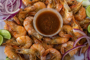 CAMARONES COCIDOS ESTILO CUCARACHA