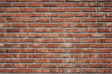 Obraz premium Grimy red brick and concrete wall backdrop (horizontal)