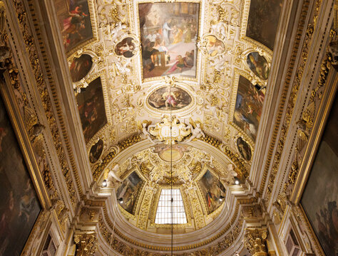 Rich dRich decorated interior of a chapel inside the cathedral of Urbino, Urbino, Marche, Italy, Europel inside the cathedral of Urbino, Urbino, Marche, Italy, Europe