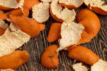 Fototapeta premium peel of peeled oranges on the table, a large amount of peel of peeled citrus fruits on the table