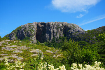 Blick auf den Berg Torghatten in der Nähe von  Brønnøysund in Norwegen