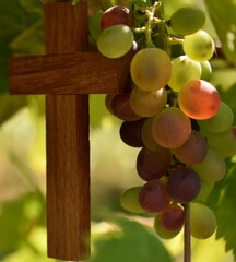 Croix et  grappe de raisins