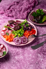 Ketogenic bowl with vegetables and salmon
