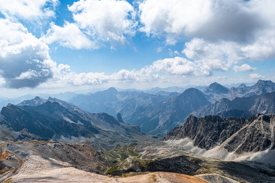 La Rocca Provenzale e altre montagne della Valle Maira viste dalla sommit&agrave; del Monte Maniglia
